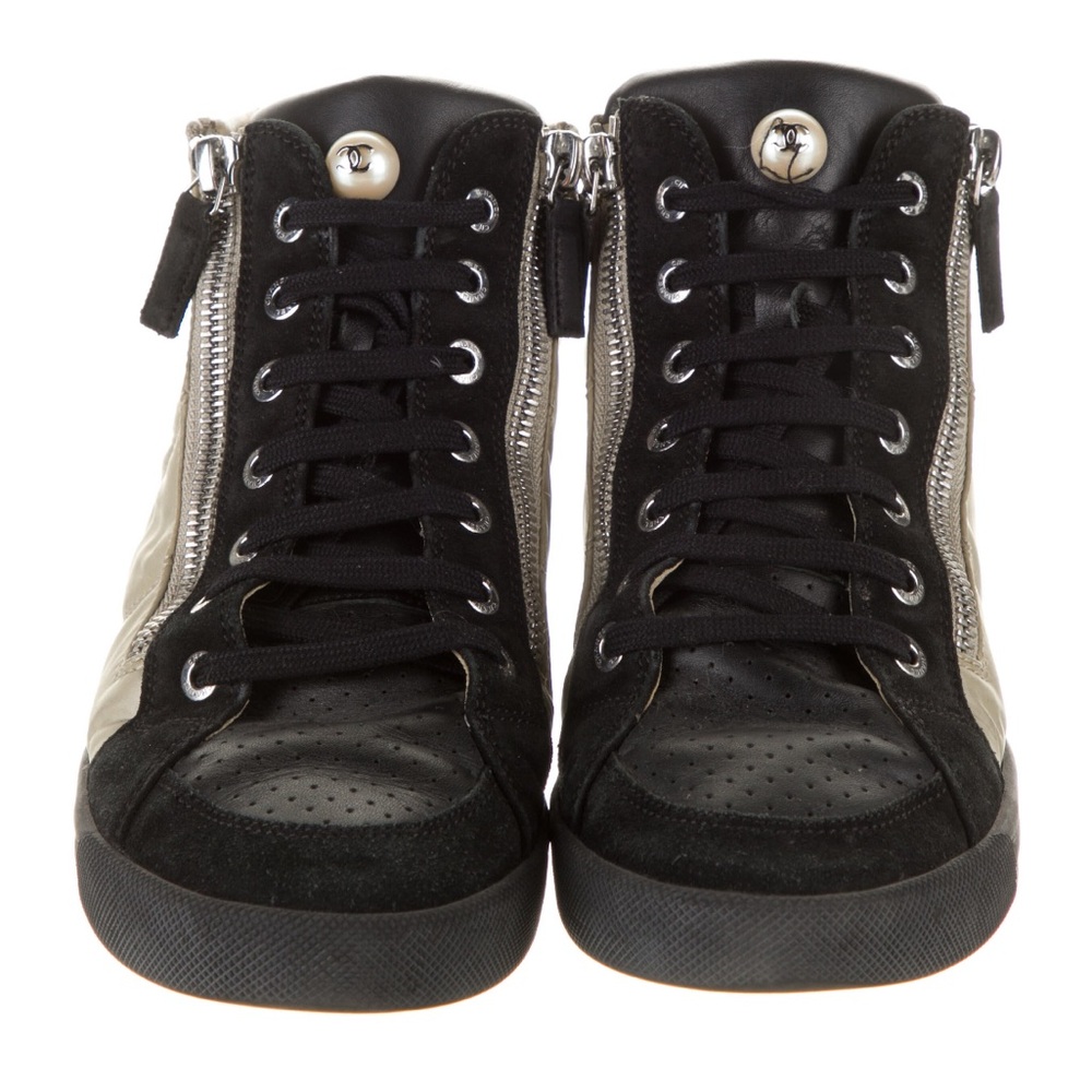 CHANEL LEATHER SNEAKERS